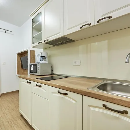 Apartment Mavarstica 17803e *