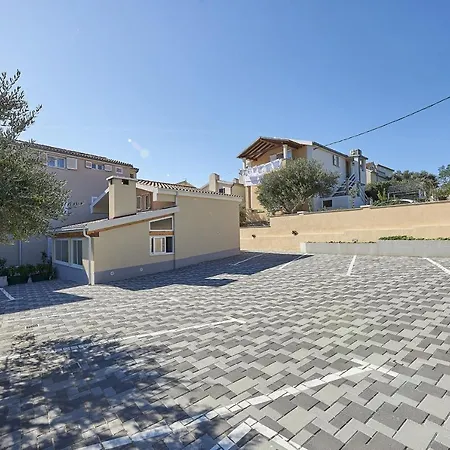 Mavarstica 17803e Apartment