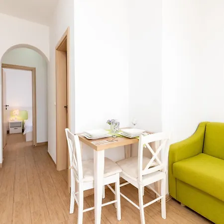 Apartment Mavarstica 17803e