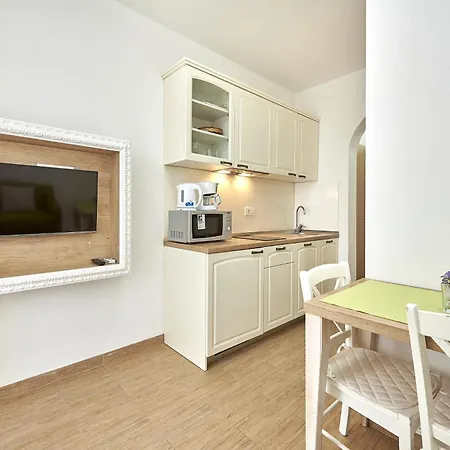 Apartment Mavarstica 17803e *